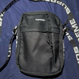Supreme Shoulder Bag (SS18) black like new